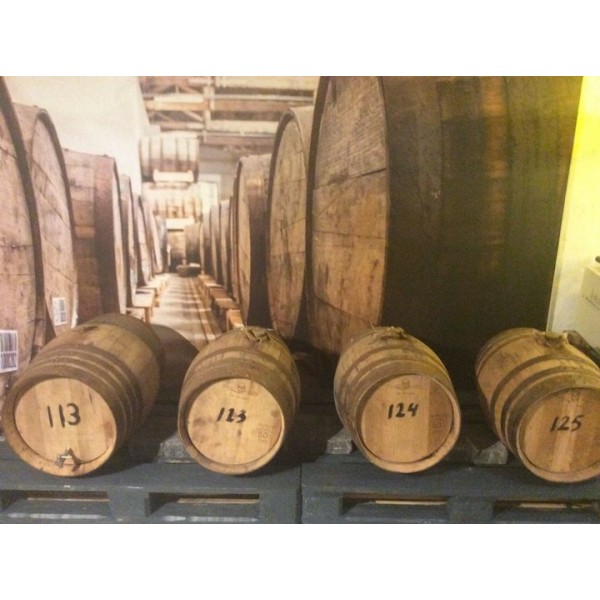 FADANDELI200LITEREXTHYWHISKYFADMEDROMDESTILLERETPFOURSQUAREBARBADOSNnsomsdetHverandelfr6flKLIKPBILLEDEOGLSMEREAFTAPPESIFEBRUAR-37