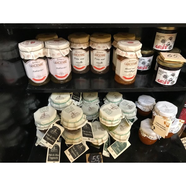 DELIKATESSEHULENIWINEBOUTIQUE-31