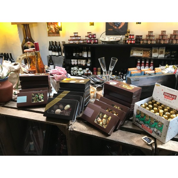 DELIKATESSEHULENIWINEBOUTIQUE-31