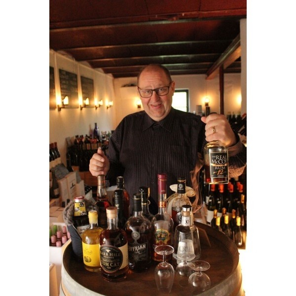 FADANDELI200LITEREXTHYWHISKYFADMEDROMDESTILLERETPFOURSQUAREBARBADOSNnsomsdetHverandelfr6flKLIKPBILLEDEOGLSMEREAFTAPPESIFEBRUAR-37