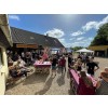 22JUNI2024ROSFESTIVALMEDALDENVINIKANDRIKKEFOR20KRBODERFRALOKALEGRDBUTIKKERLEVENDEMUSIK11001700-04