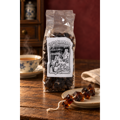 Gammeldags kandis på snor. Er særdeles velegnet som sødemiddel i gløgg, varme drikke og selvfølgelig i Irish Coffee.- 250 gr.